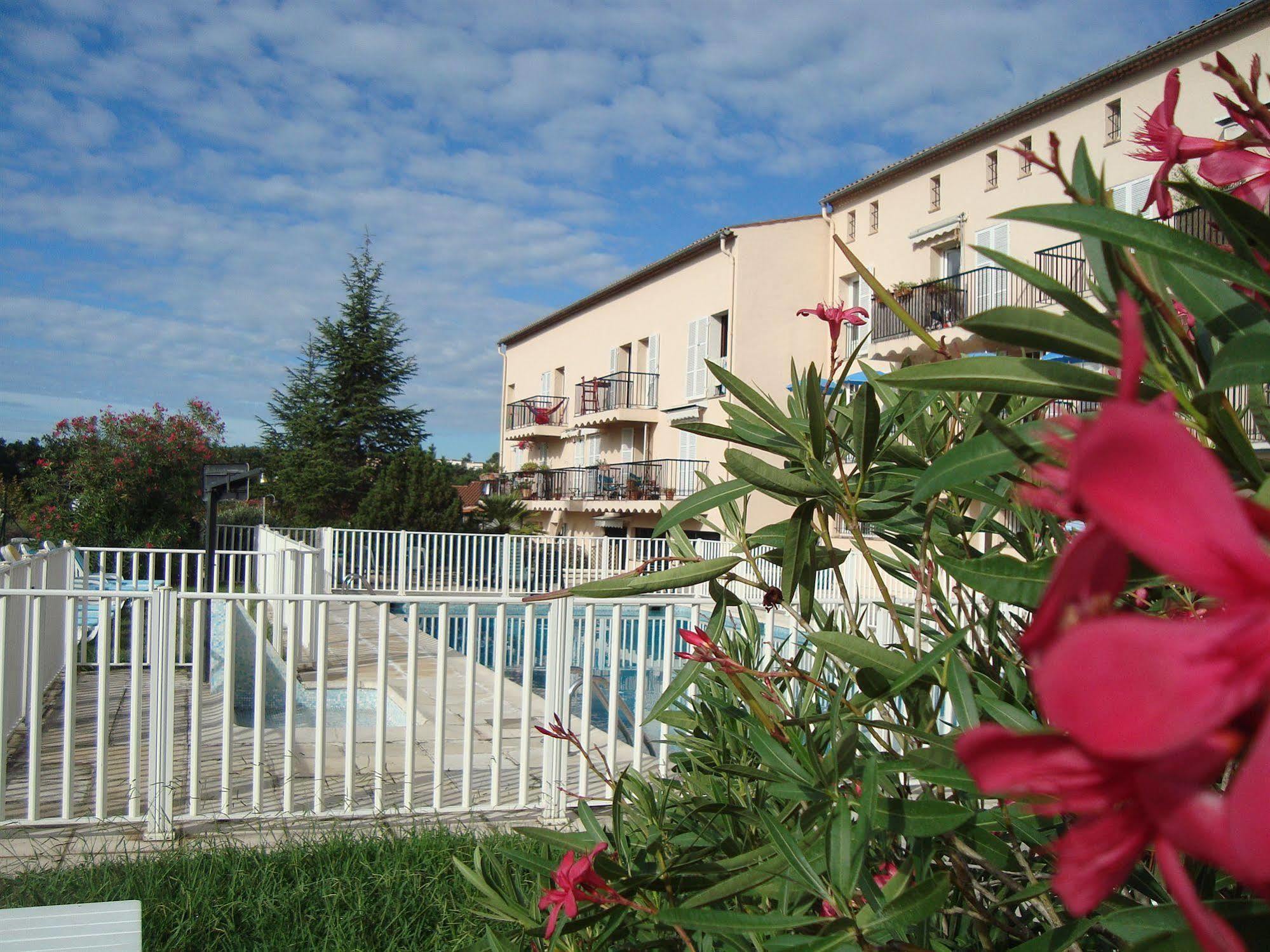 Hotel De La Poste 2*